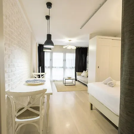 Bright Loft Centre By United Renters شقة لقنت
